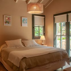 4-habitacion-principal-cama-doble-apart-suites-las-cumbres-san-martin-de-los-andes-argentina